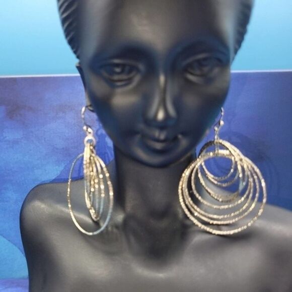 📦 Gold tone link circles slinky style earrings ✨️ 💛 - Picture 4 of 13